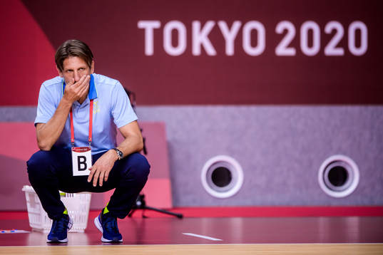 Tomas Axnér, head coach of Sweden looks dejected in the