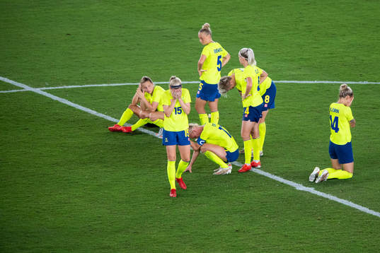 Players of Sweden looks dejected