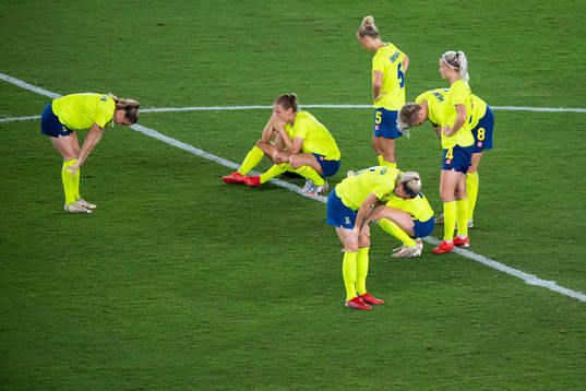 Players of Sweden looks dejected