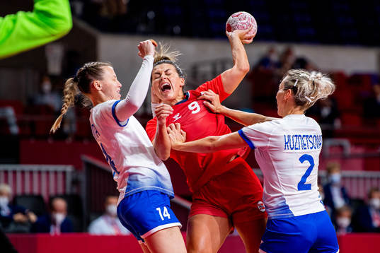 Polina Vedekhina and Polina Kuznetsova of ROC against Nora