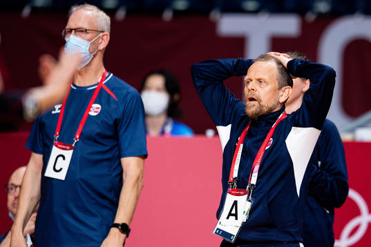 Thorir Hergeirsson, head coach of Norway, looks dejected in