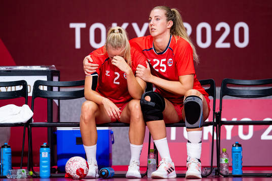 Henny Reistad and Kristine Breistøl of Norway look dejected