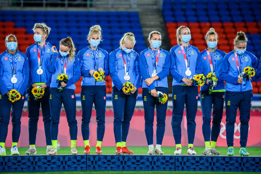 Players of Sweden look dejected