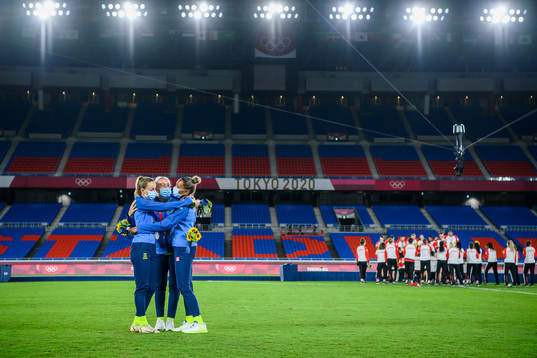 Kosovare Asllani, Julia Roddar and Madelen Janogy of Sweden