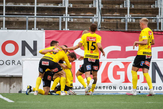 Mjällbys Mamudu Moro jublar
