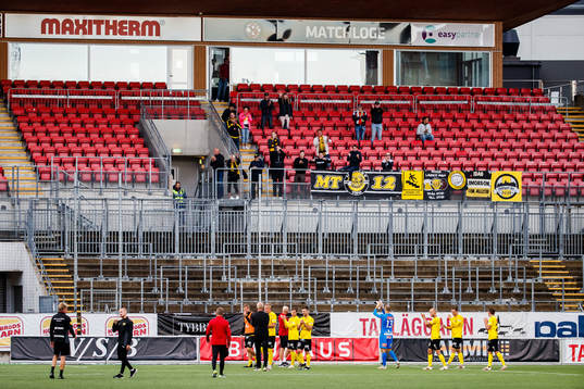 Mjällbys spelare tackar publiken
