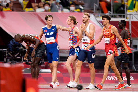 Jakob Ingebrigtsen of Norway celebrtates