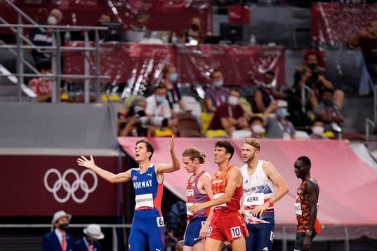 Jakob Ingebrigtsen of Norway celebrtates