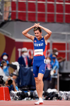 Jakob Ingebrigtsen of Norway celebrtates