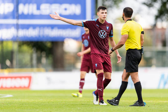 Malmö FFs Anel Ahmedhodzic reagerar