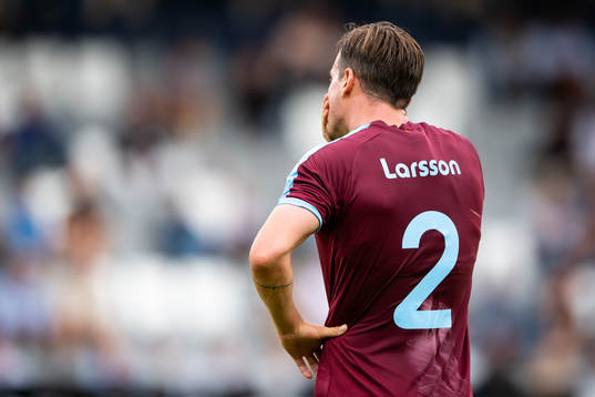 Malmö FFs Eric Larsson deppar