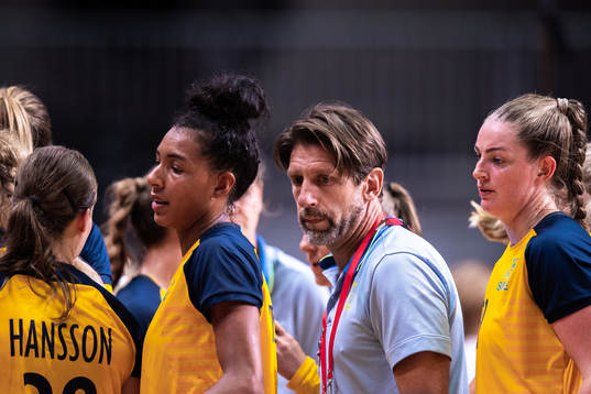 Jamina Roberts and head coach Tomas Axnér of Sweden in
