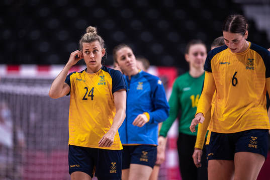 Nathalie Hagman and Carin Strömberg of Sweden look dejected