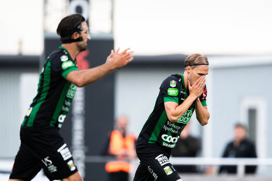 Bläddra bland fler bilder av Fotboll, Allsvenskan, Varberg - Sirius