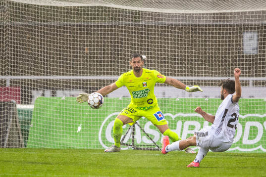Sirius Moustafa Zeidan med skott
