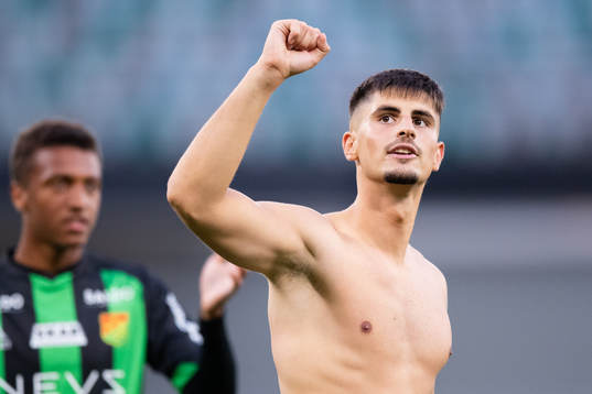 GAIS Emin Grozdanic  jublar och tackar klacken