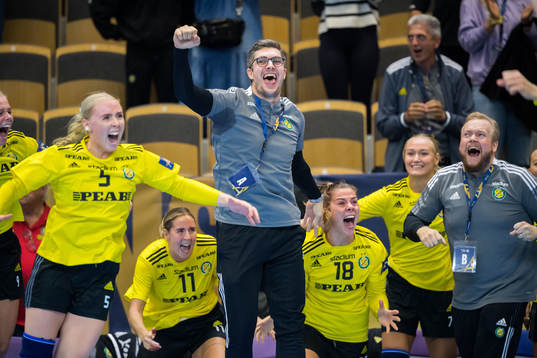 Mathilda Lundström and head coach Rasmus Overby of
