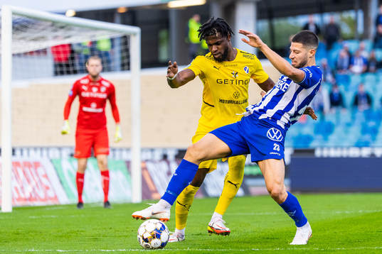 Halmstads Joseph Baffo och IFK Göteborgs Kevin Yakob