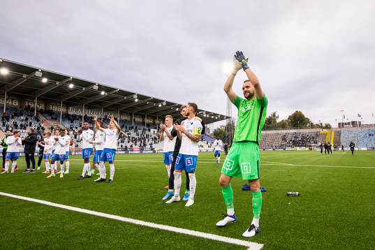 IFK Norrköpings målvakt Oscar Jansson jublar