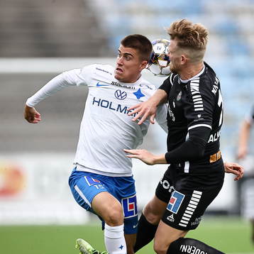 IFK Norrköpings Carl Björk nder fotbollsmatchen i
