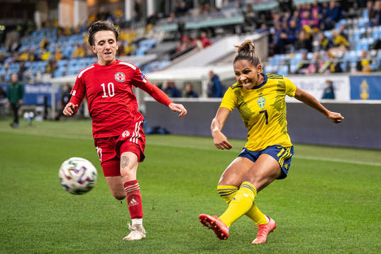 Teona Bakradze of Georgia and Madelen Janogy of Sweden