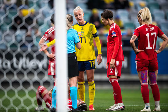 Caroline Seger of Sweden in a conversation with referee