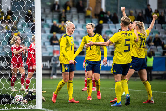 Caroline Seger of Sweden celebrate with teammates