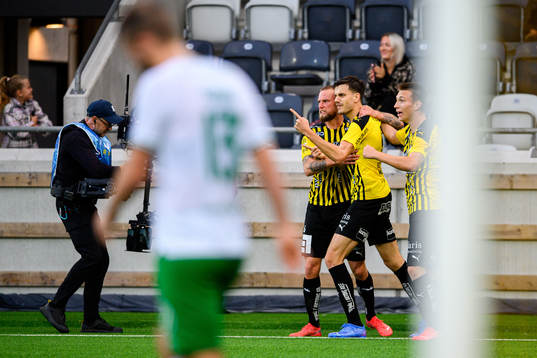 Häckens Alexander Faltsetas och Alexander Jeremejeff jublar