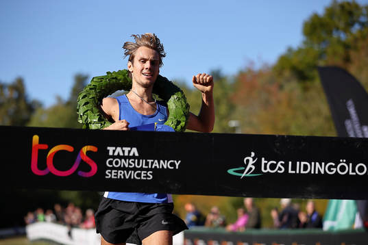 Segraren Oliver Löfqvist Spårvägen i Lidingöloppet Män