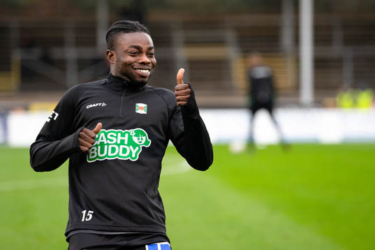Varbergs Gideon Mensah före fotbollsmatchen i Allsvenskan