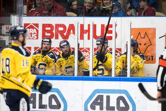 Södertäljes spelare i utvisningsbåset