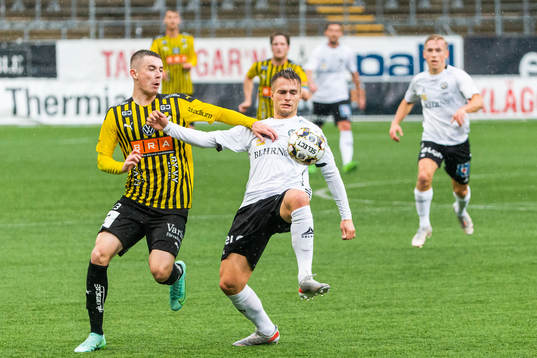 Häckens Patrik Wålemark och Örebros Benjamin Hjertstrand