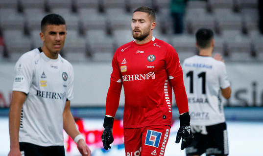 Örebros målvakt Mergim Krasniqi deppar