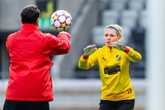Goalkeeper Jennifer Falk