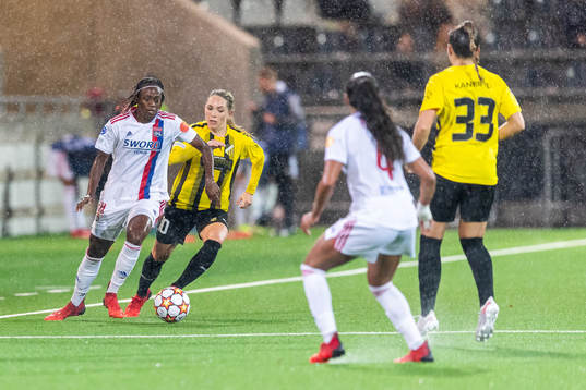 Melvine Malard of Lyon and Elin Rubensson of Häcken