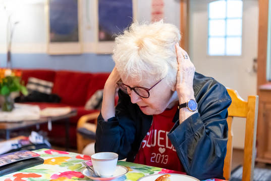Ingrid Holmgren, f.d fotbollsdomare, beklagar sig  över