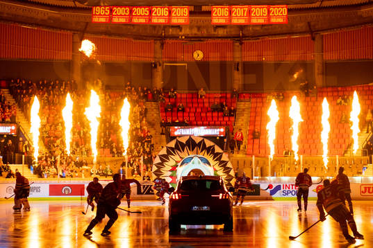 Intro innan ishockeymatchen i SHL mellan Frölunda och