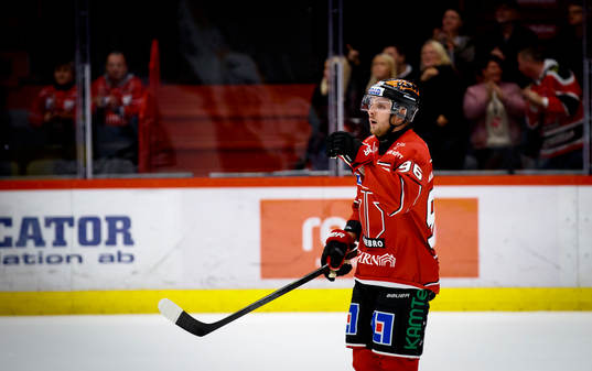 Örebros Robin Kovacs jublar
