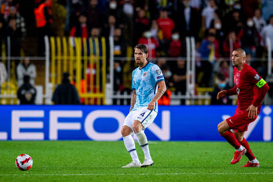 Stefan Strandberg of Norway and Burak Yilmaz of Turkey