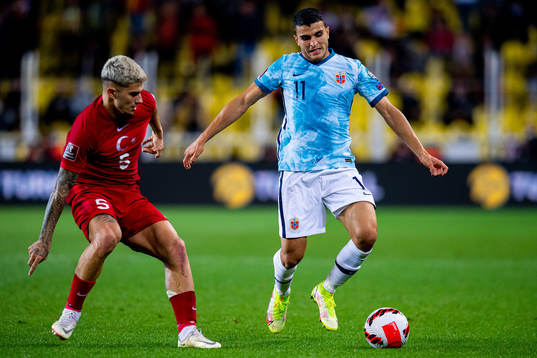 Berat Özdemir of Turkey and Mohamed Elyounoussi of Norway