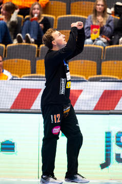 Kristianstads målvakt Gustaf Banke jublar