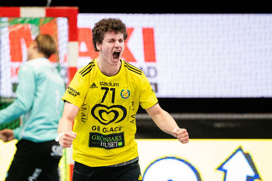Sävehofs Elias Ellefsen Á Skipagøtu jublar