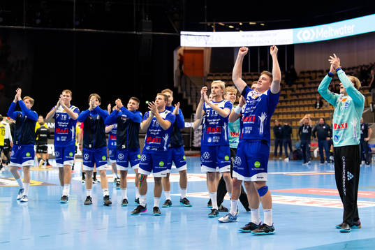 Alingsås spelare jublar