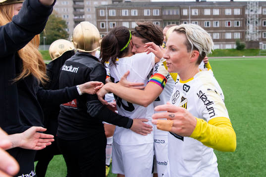 Häckens Elin Nilsen jublar