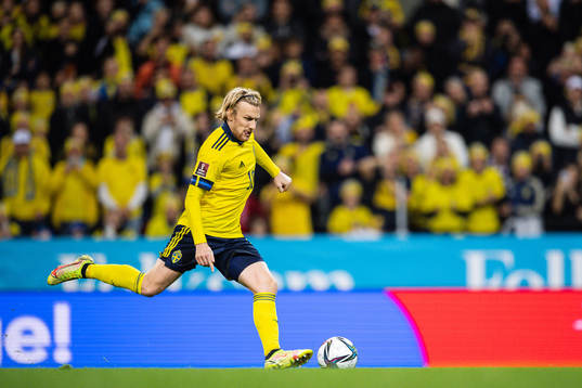 Emil Forsberg of Sweden scores 1-0