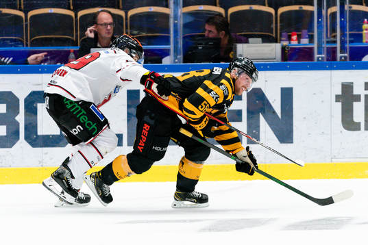 Örebros Joel Mustonen och Skellefteås Oskar Nilsson