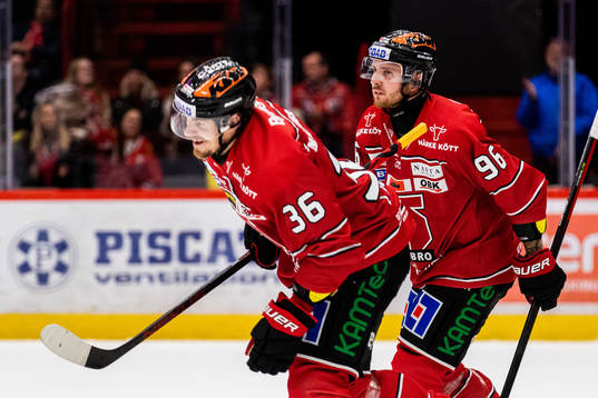 Örebros Emil Larsson jublar