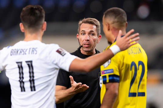 Referee Tobias Stieler