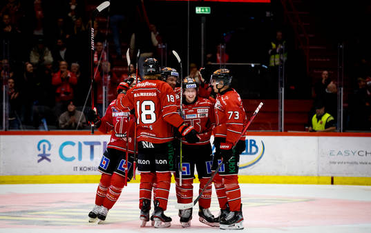 Örebros Elias Ekström  jublar vid 1-0