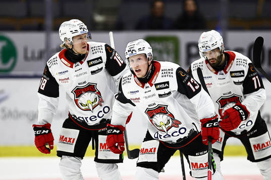 Malmö Redhawks Kalle Östman jublar